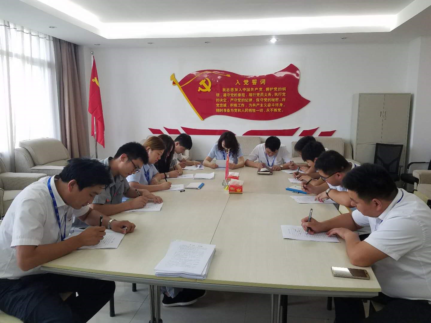 知識(shí)競(jìng)賽爭(zhēng)先鋒   比學(xué)趕超展風(fēng)采 —— 花花牛乳業(yè)集團(tuán)黨委舉辦慶 “七一”黨建知識(shí)競(jìng)賽