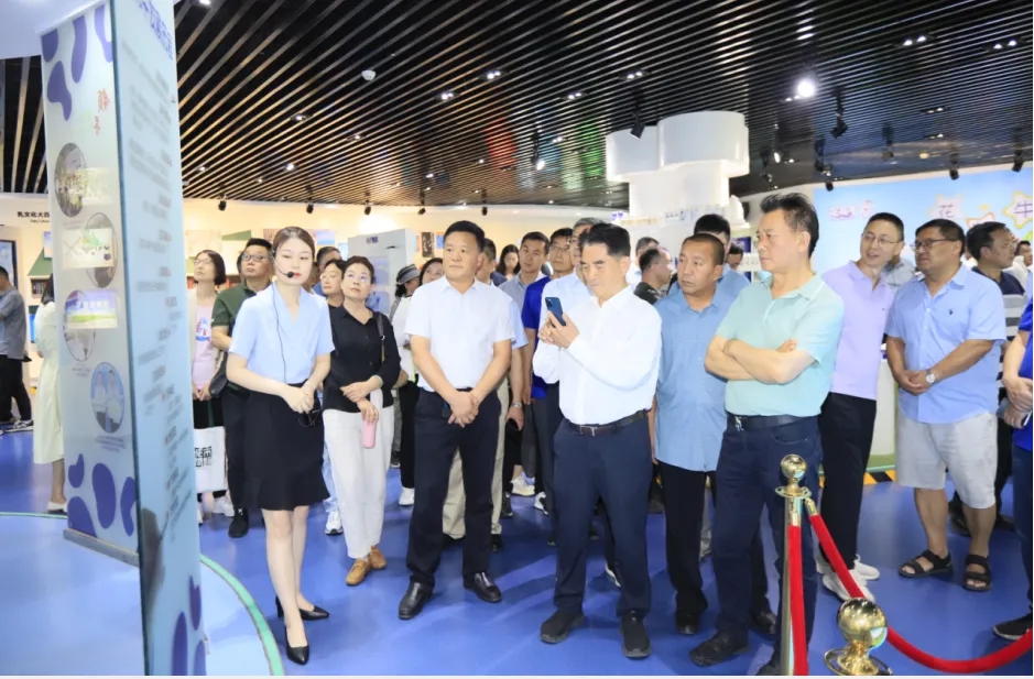 花花牛丨中國人民大學(xué)河南校友會(huì)蒞臨花花牛參觀座談