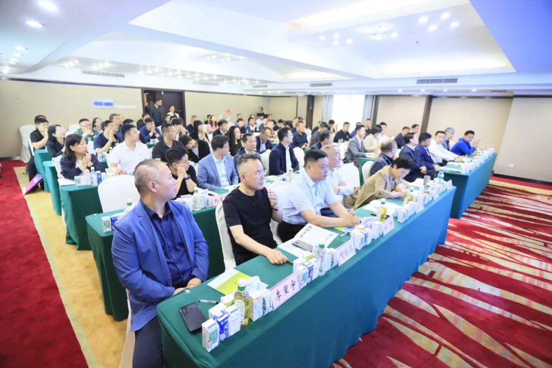 河南省2024國家“學(xué)生飲用奶計劃”推廣工作推進(jìn)會在鄭州成功舉辦! 河南省2024國家“學(xué)生飲用奶計劃”推廣工作推進(jìn)會在鄭州成功舉辦!