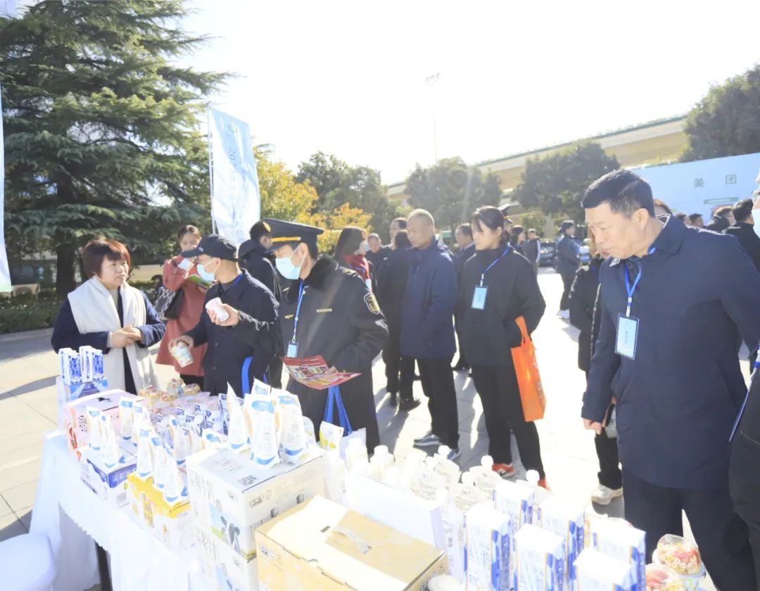 花花牛丨落實(shí)食品生產(chǎn)加工企業(yè)質(zhì)量安全主體責(zé)任，助力人民群眾生活更美好——2023年河南省暨鄭州食品安全宣傳周啟動儀式隆重舉行