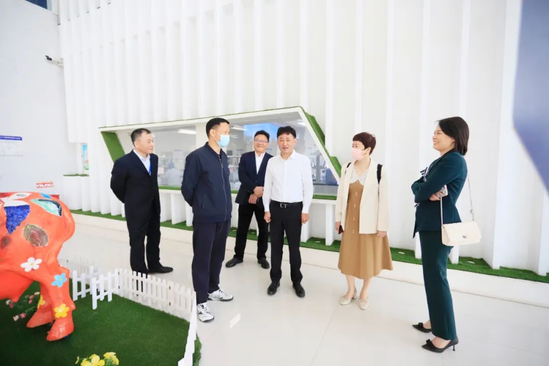花花牛| 省農(nóng)投集團董事長李曉寰一行蒞臨花花牛調研指導工作