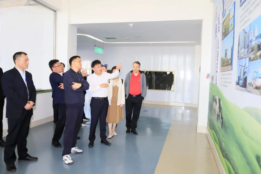 花花牛| 省農(nóng)投集團董事長李曉寰一行蒞臨花花牛調研指導工作