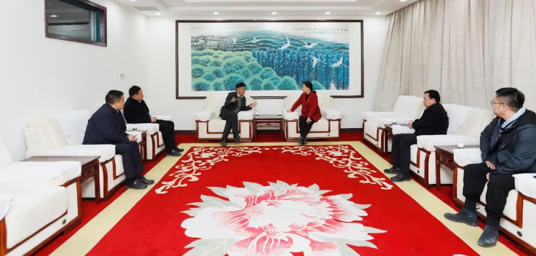 發(fā)揮產(chǎn)業(yè)優(yōu)勢 助力鄉(xiāng)村振興 | 民權(quán)縣委副書記、縣長王靜嫻會見關(guān)曉彥董事長一行