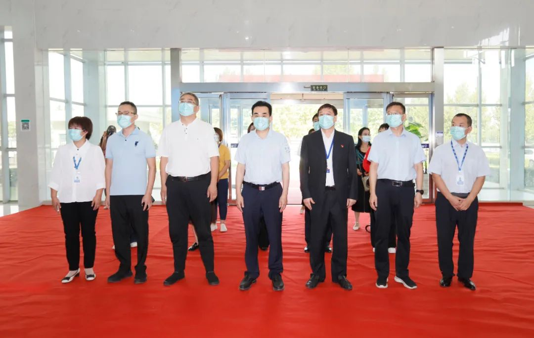 快訊 | 鄭州創建國家食品安全示范城市暨2022食安鄭州生產企業開放日·探秘花花牛透明工廠活動舉行