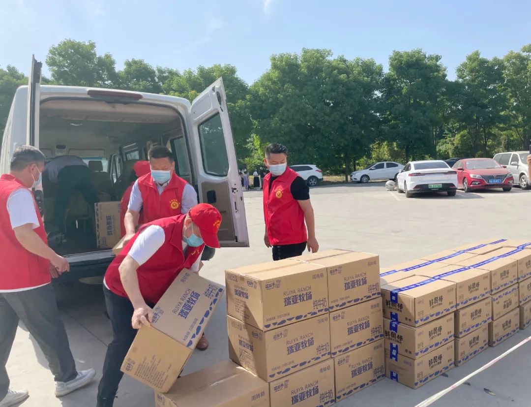 快訊 | 關(guān)愛兒童 · 花花牛獻(xiàn)愛心送營(yíng)養(yǎng)