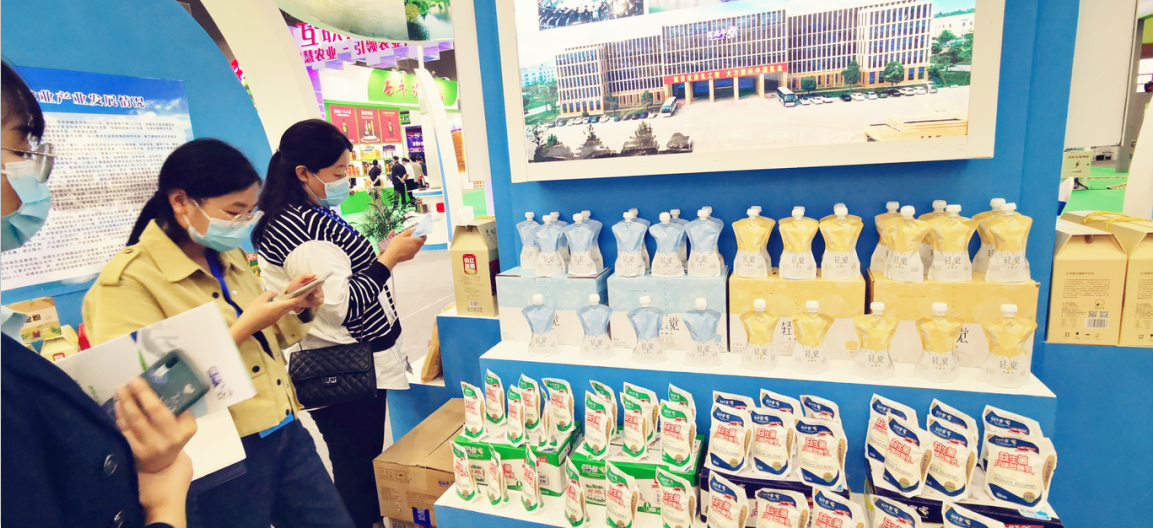 喜報 | 花花牛輕覺酸奶榮獲第二十四屆中國農產品加工業投資貿易洽談會金質產品獎