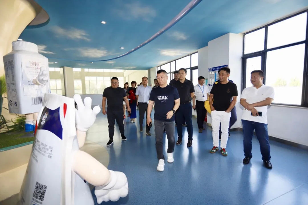 快訊 | 長江商學院智能制造學會走進花花牛乳業集團