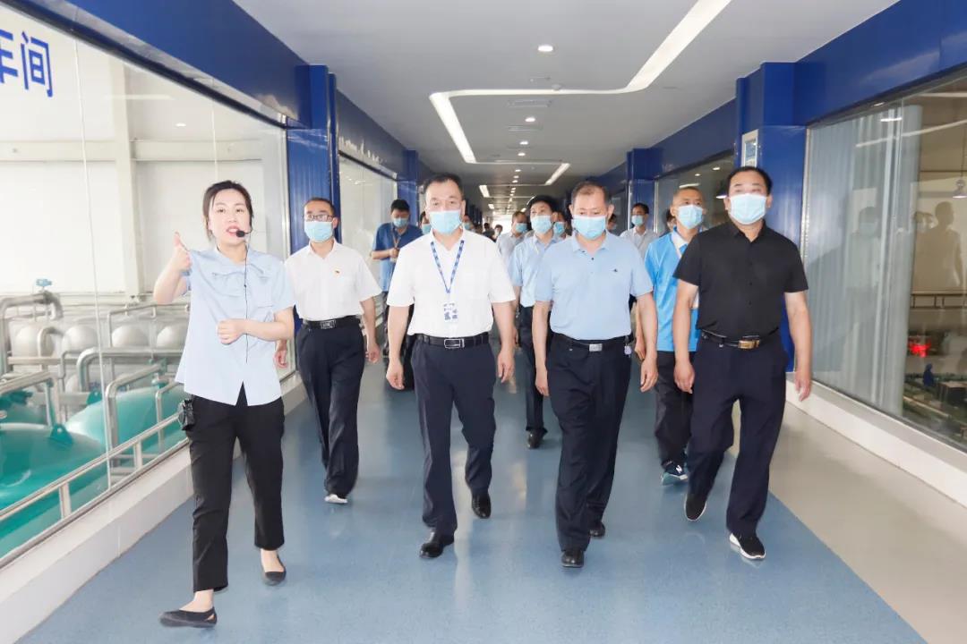 鄭州市安全生產(chǎn)雙重預防體系建設現(xiàn)場觀摩會在花花牛乳業(yè)集團鄭州分公司召開