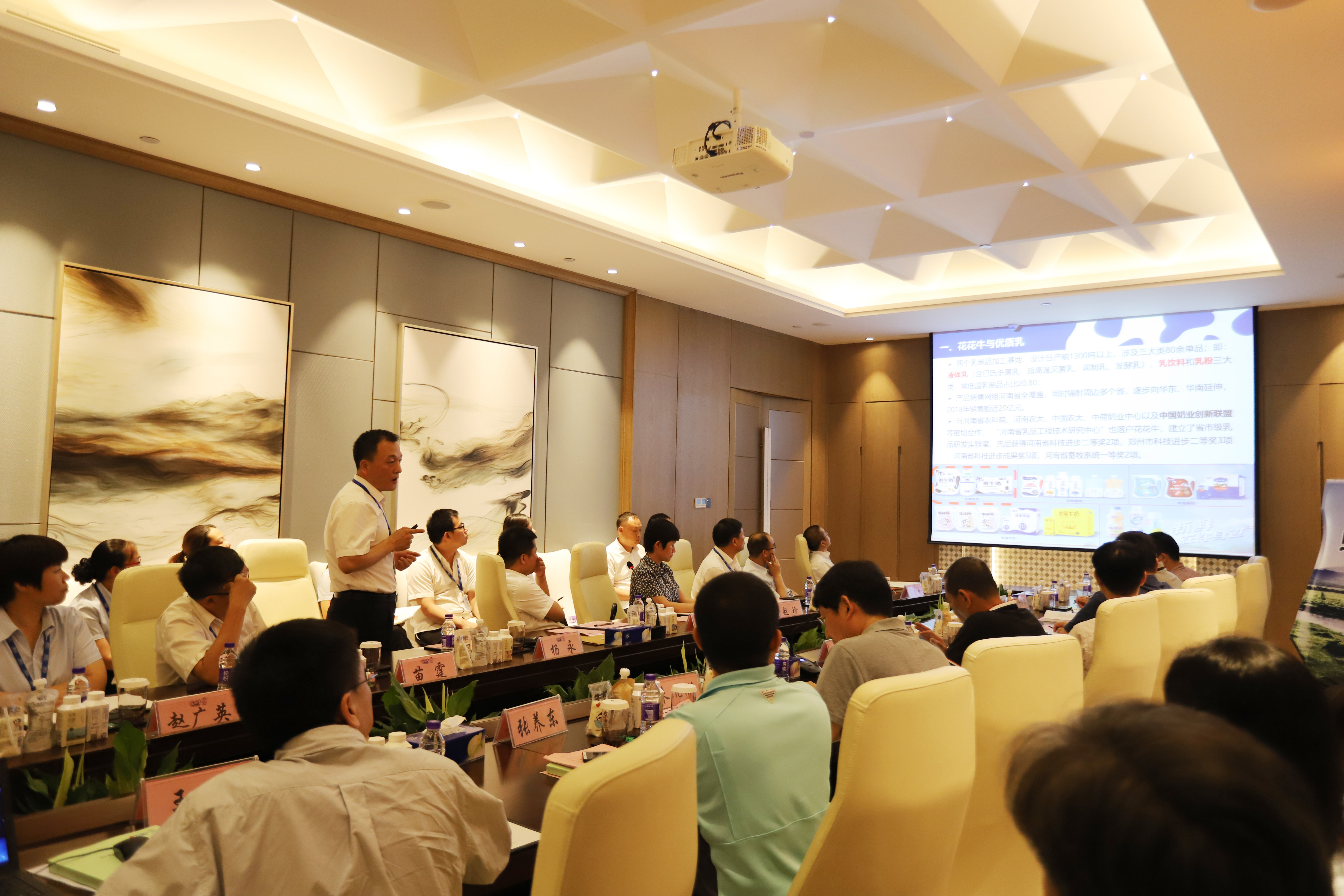 河南首家！花花牛乳業(yè)集團(tuán)通過(guò)優(yōu)質(zhì)乳工程驗(yàn)收