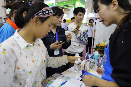 花花牛亮相第30屆中原畜牧業交易博覽會