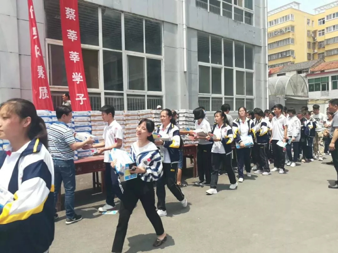 花花牛|捐助教育100萬元！做公益，我們是認真的！