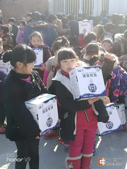 花花牛暖冬公益行走進汝州活動啟動